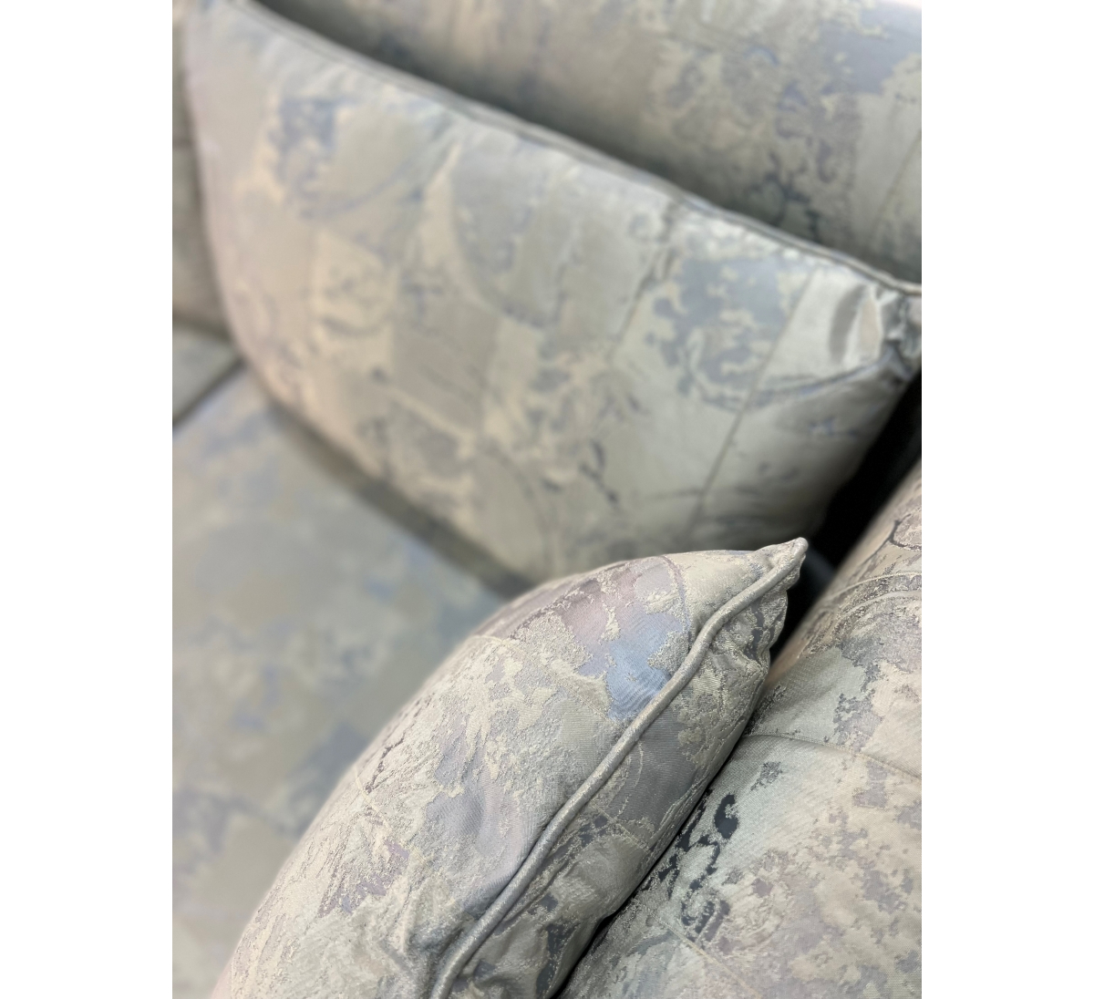 Кресло с пуфом BARBICAN Right Side Armani / Casa, стоимость 440 000 руб.  Фотография 3